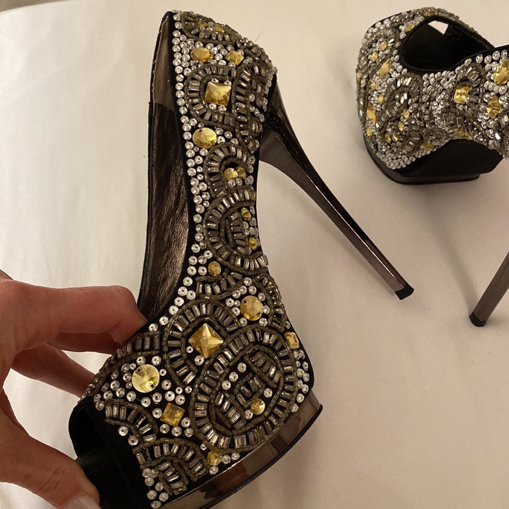 Stunning crystal heels. - Picture 7 of 11